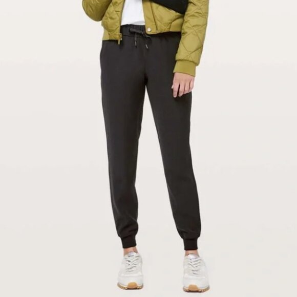 *SOLD* Lululemon On The Fly Mid Rise Joggers Black Size 8 - Picture 2 of 8